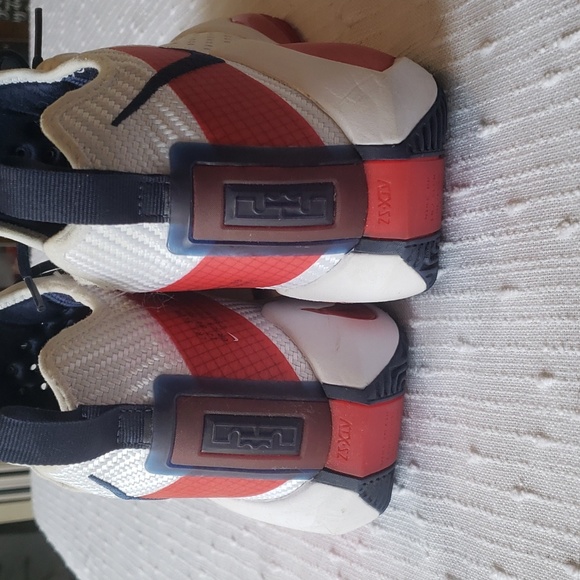 Nike Mens Basketball LeBron Soldier XIV Size 8.5 - Picture 6 of 8